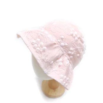 Новый тонкий дышащий дизайн Детская шапочка ручной работы Белая налобная кепка для новорожденных Вышитые Цветы Подарок Кружевная отделка для девочек