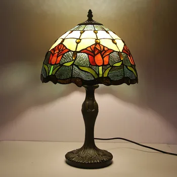 Прикроватный столик в стиле ретро в европейской спальне, Декоративная настольная лампа 
